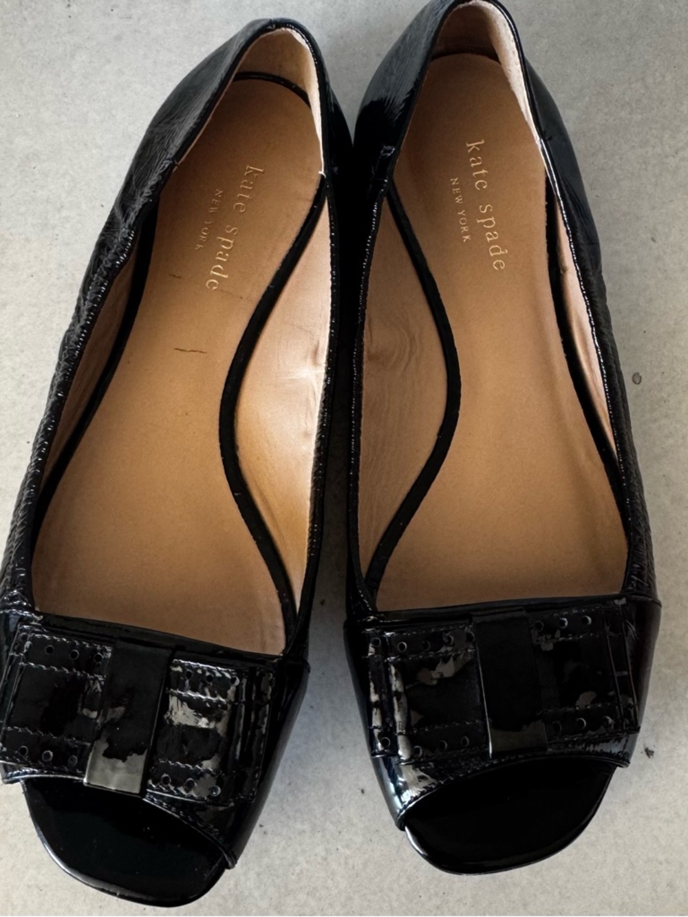 Kate Spade New York Deneuve Black Patent Leather Flat Bow Toe Shoes Womens 8 EUC